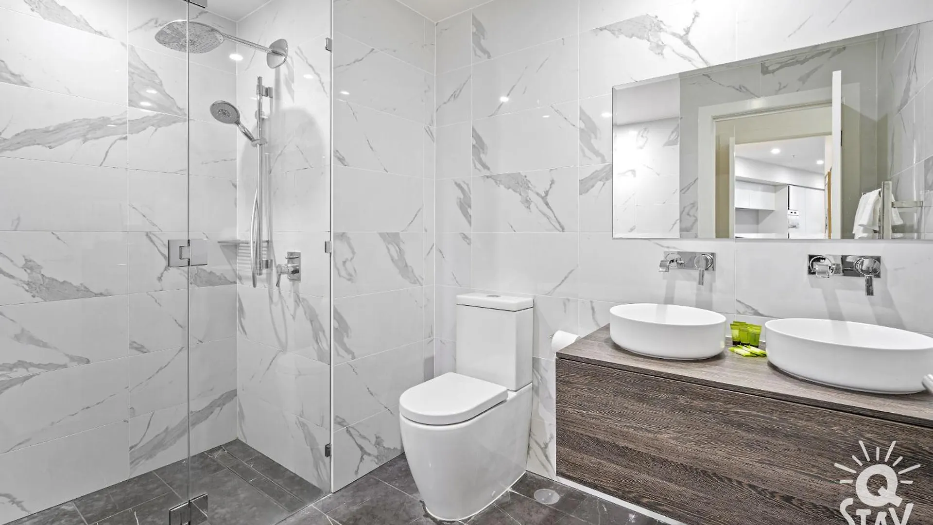 Ruby - 2 Bedroom Penthouse In Surfers Paradise! Gold Coast Australia