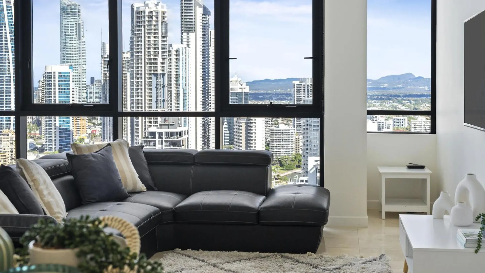 Ruby - 2 Bedroom Penthouse In Surfers Paradise! Gold Coast 5*,  Australia
